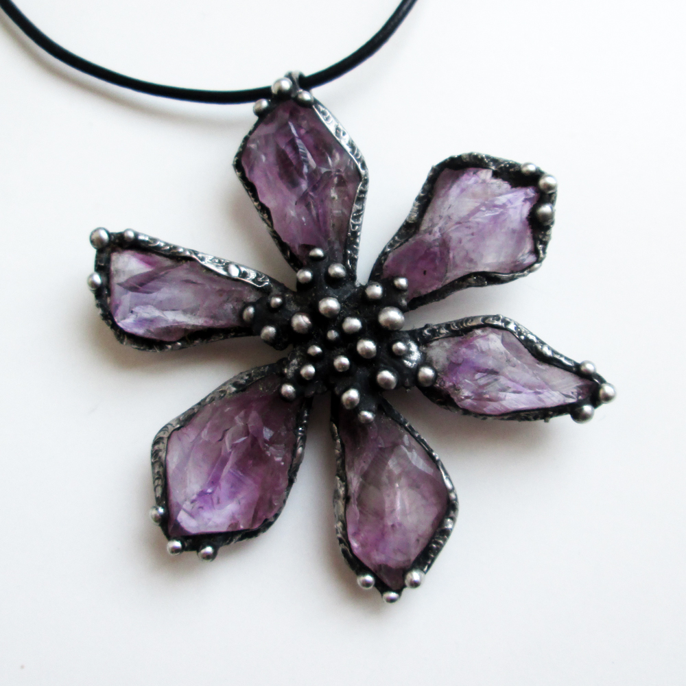 Ametystová květina