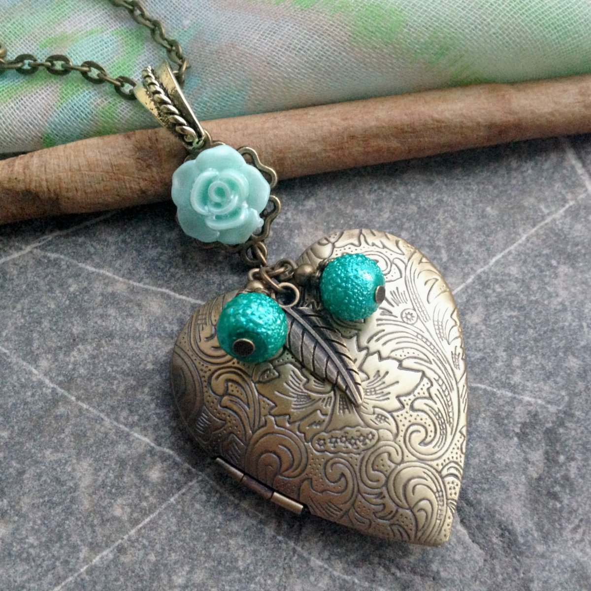 Medailonek s pistáciovou růžičkou