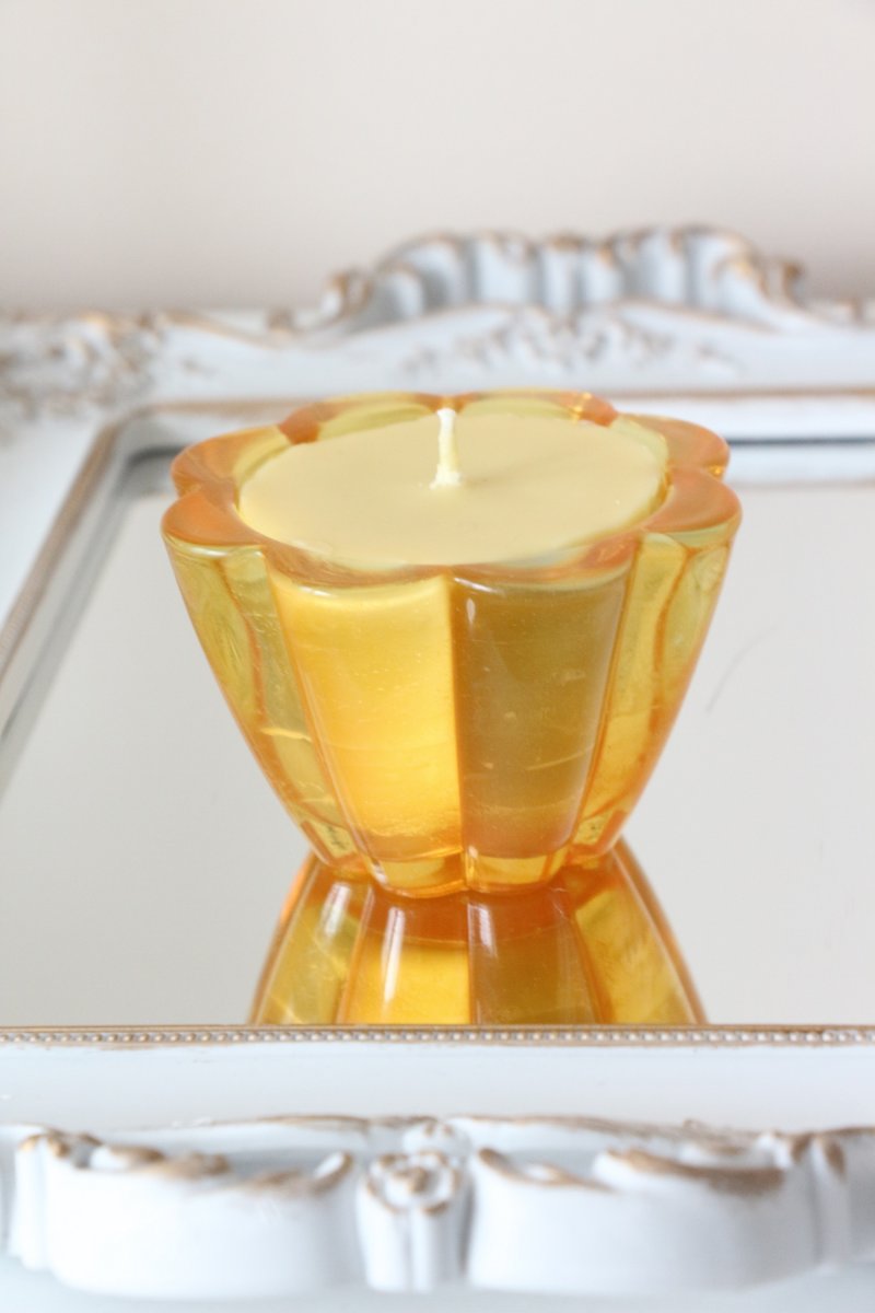 Včelí svíčka-medová květinka