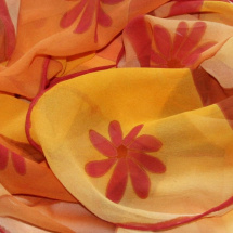 Malovaná hedvábná šála: Ohnivé květy