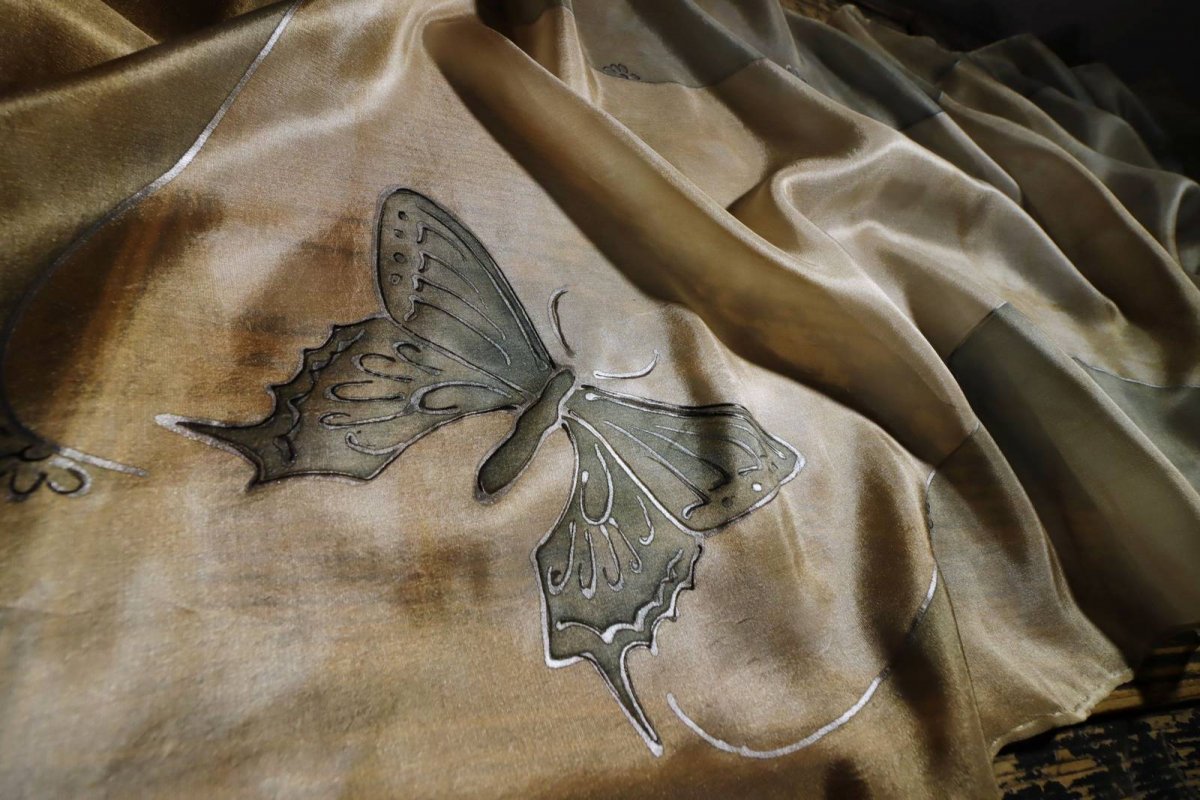 Motýl - hedvábná šála