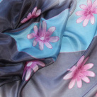 Malovaná hedvábná šála: Růžové kvítky