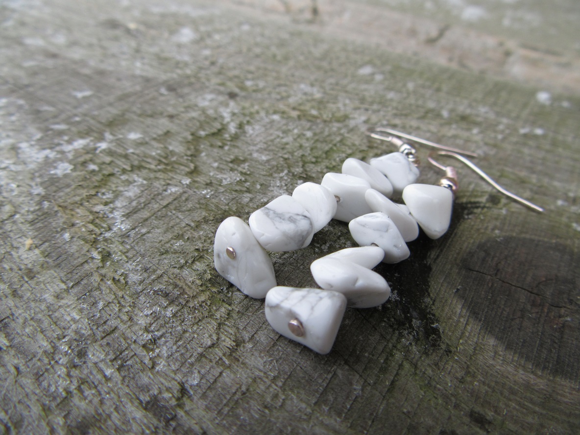 Náušnice z magnezitu