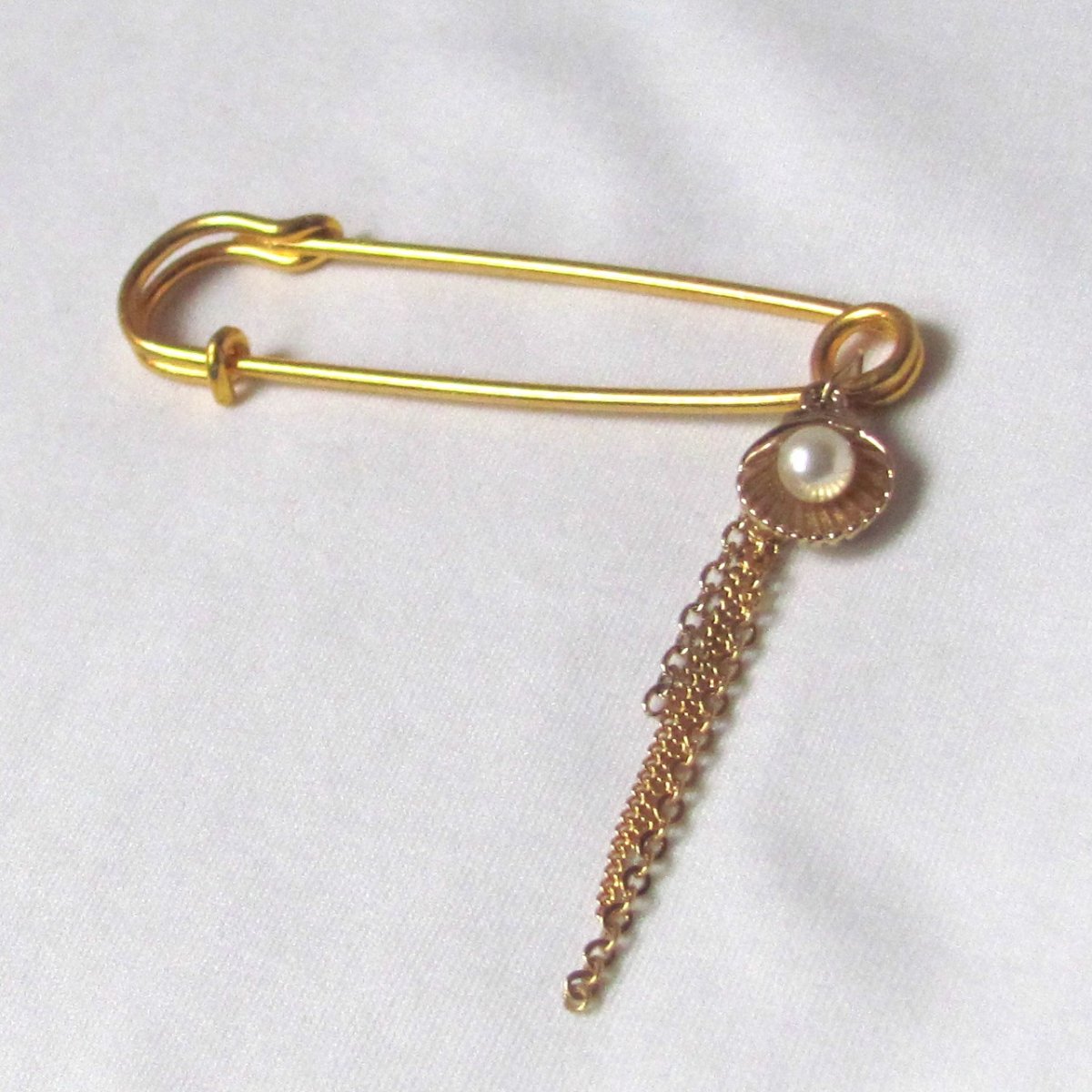 Ozdobný spínací špendlík, mušle