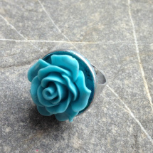 Prsten s modrou růžičkou