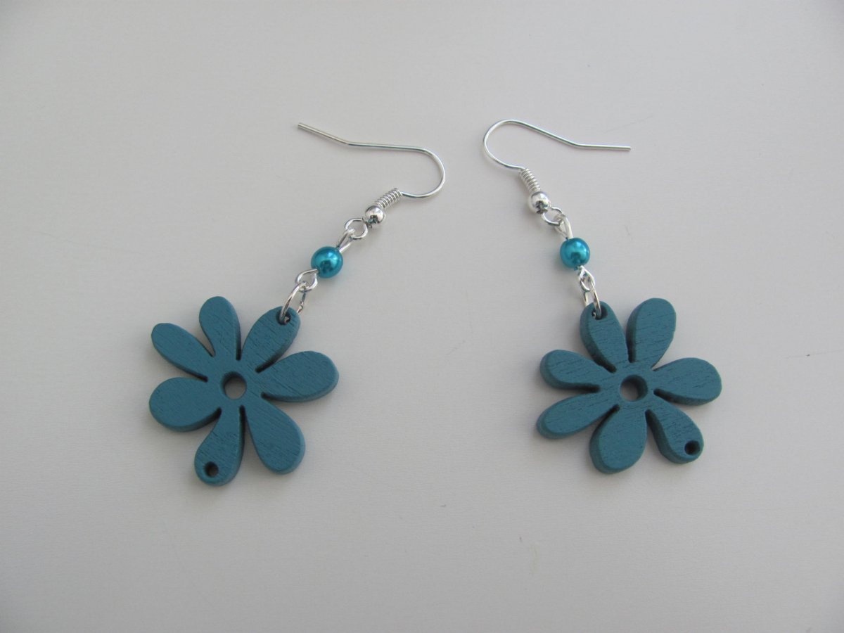 Tyrkysové kvítky dřevěné