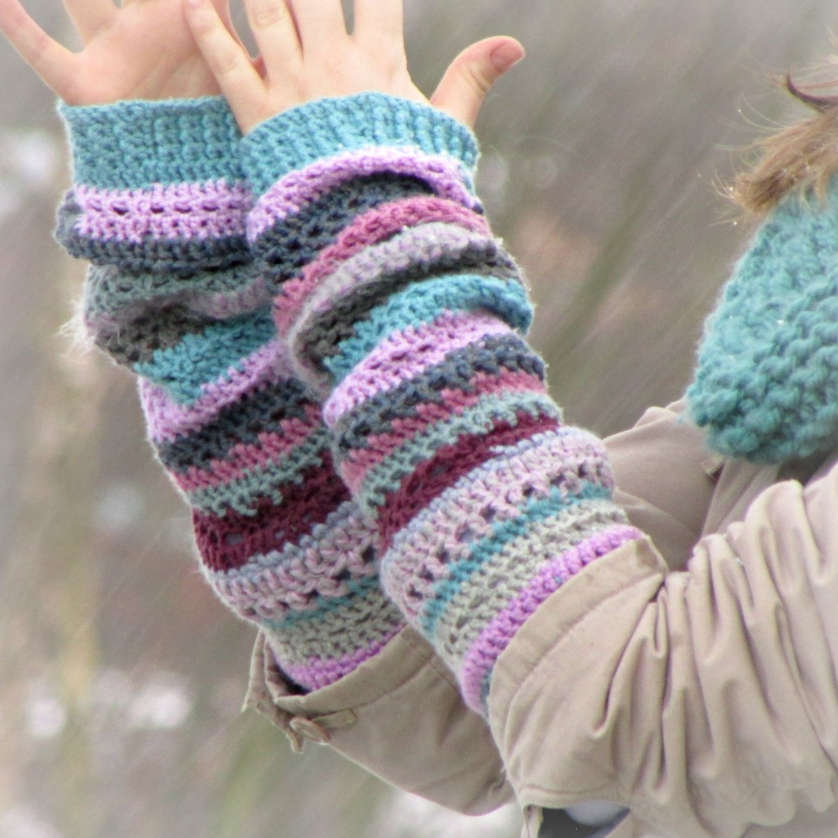 Háčkované rukávy nebo návleky na nohy