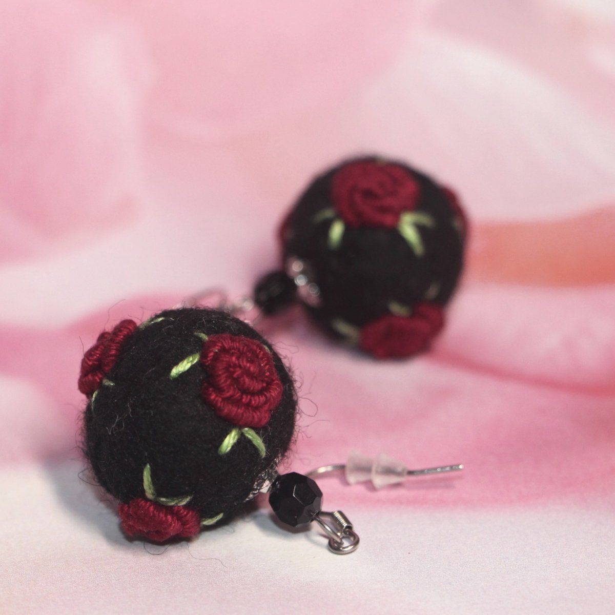 Náušnice - Růžičkové bordo