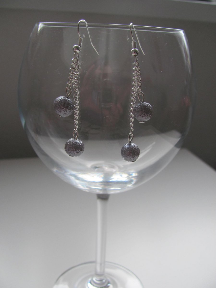 Náušnice šedé zavěšené