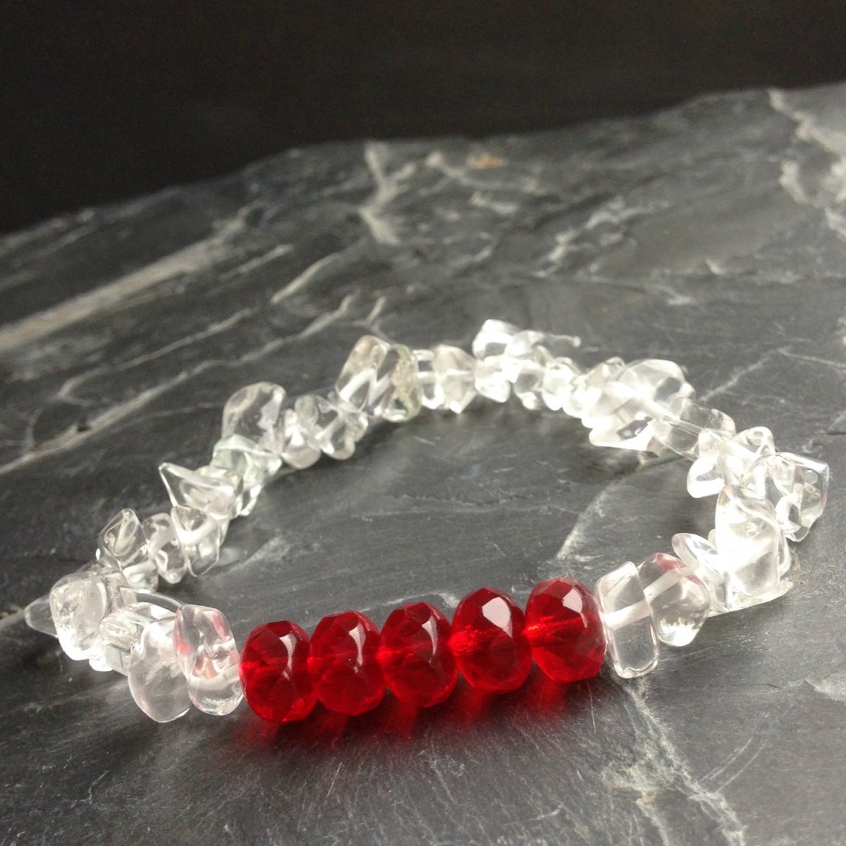 Rudé kapky v křišťálu