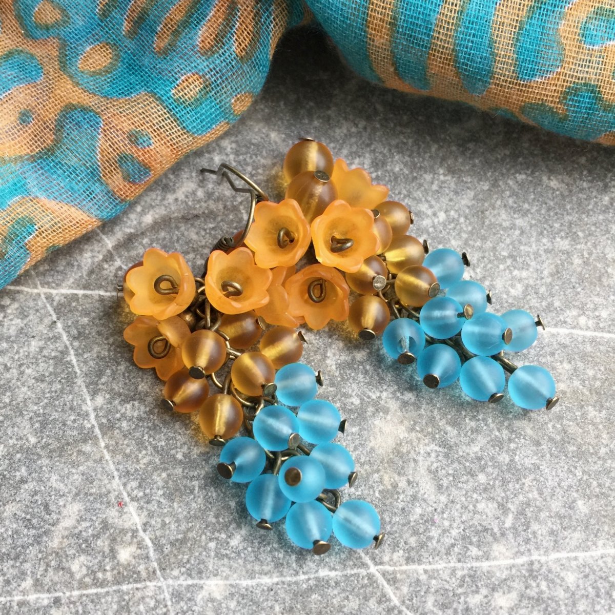 Náušnice hořčicovo-tyrkysové zvonkové hrozny