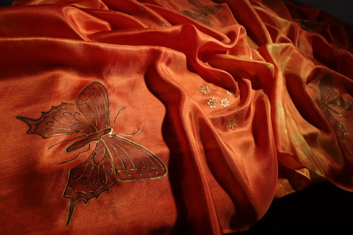 Motýli - oranžový hedvábný pléd
