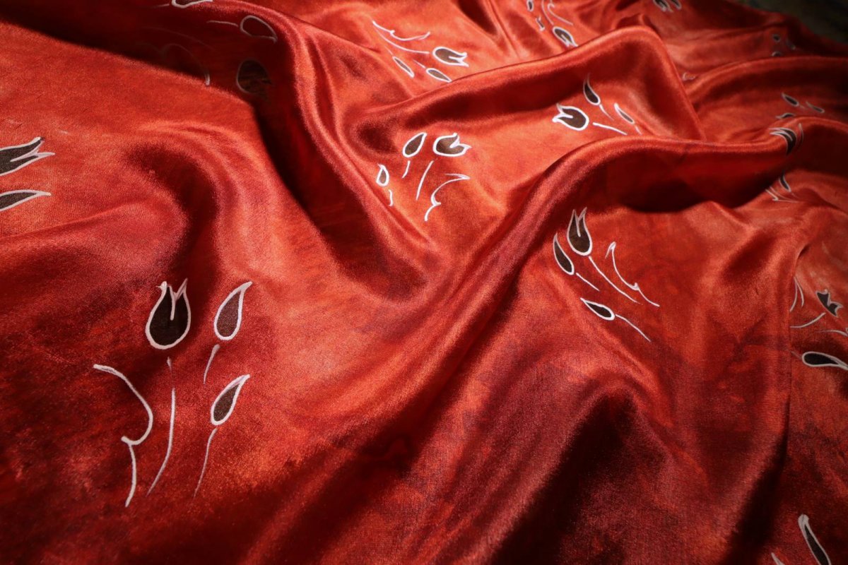 Kvítky - červený hedvábný šáteček