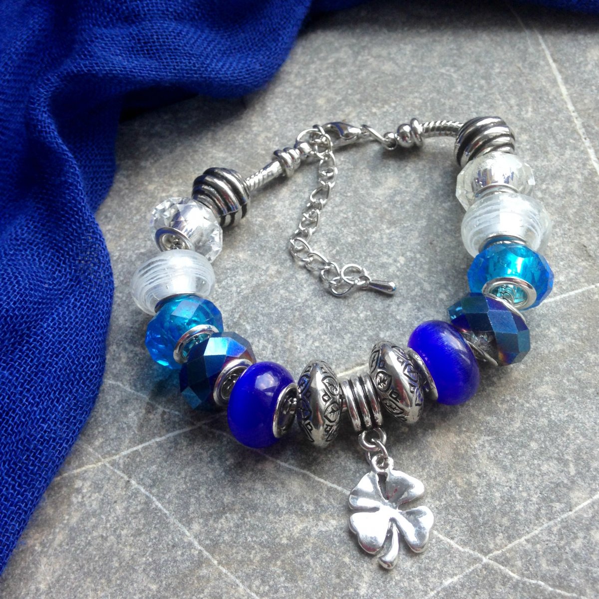 Modrý kobaltový náramek