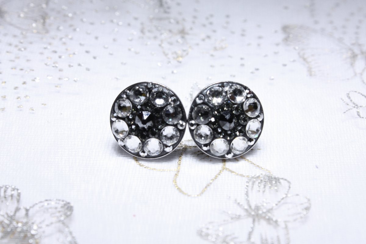 Malé černo-bílé náušnice ORIENT