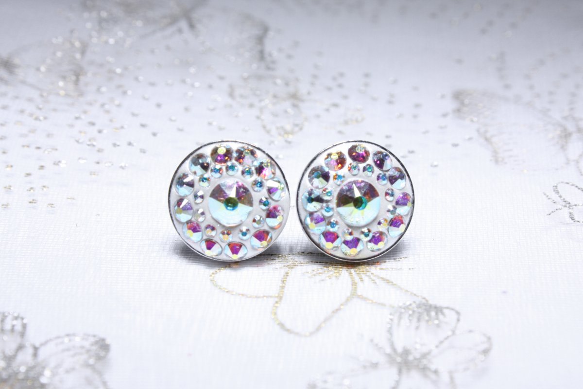 Malé bílé náušnice ORIENT