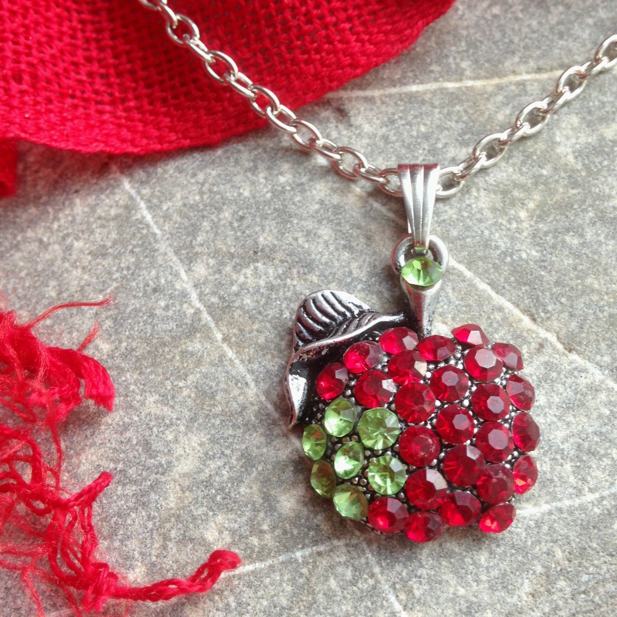 Červené jablíčko