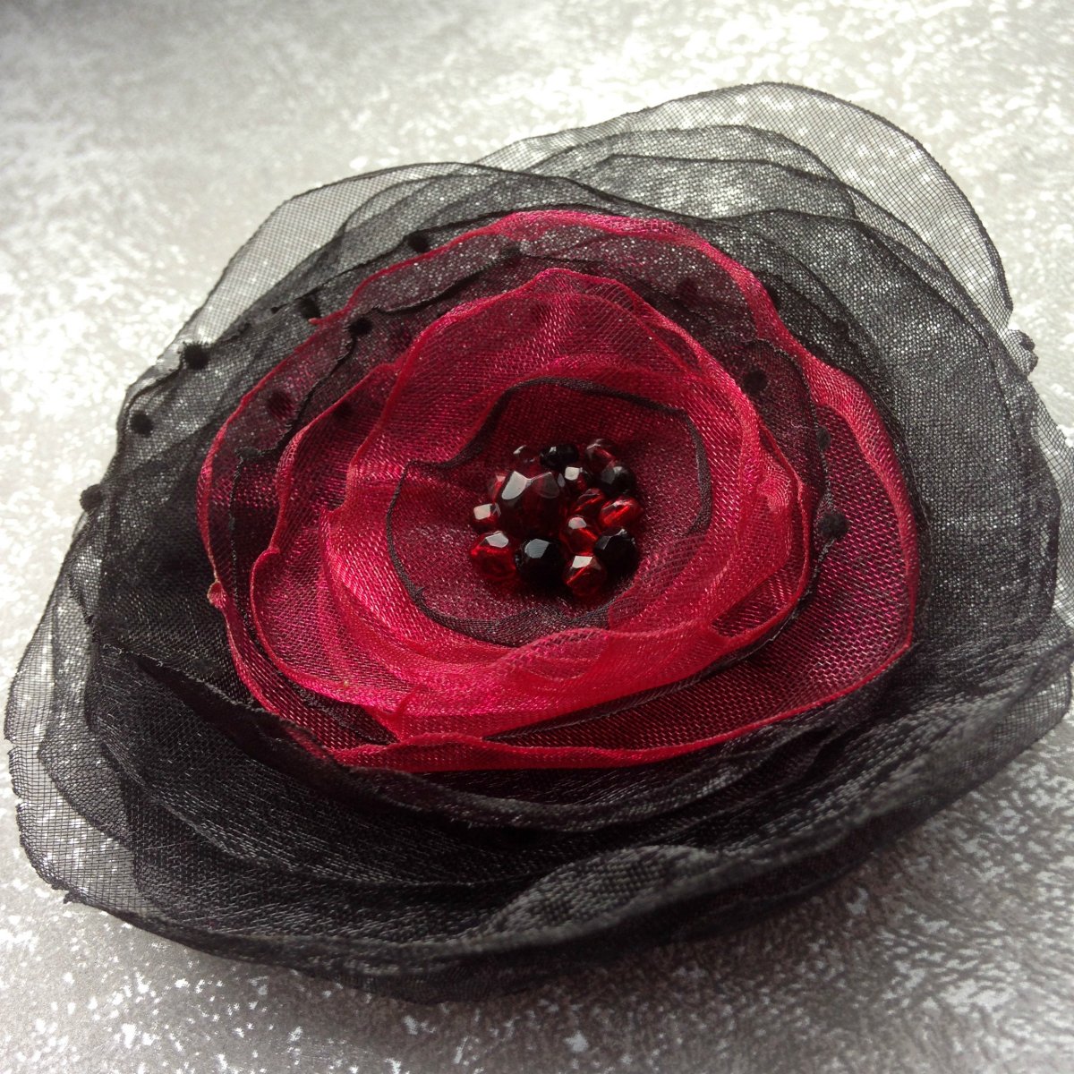 Brož Carmen černá