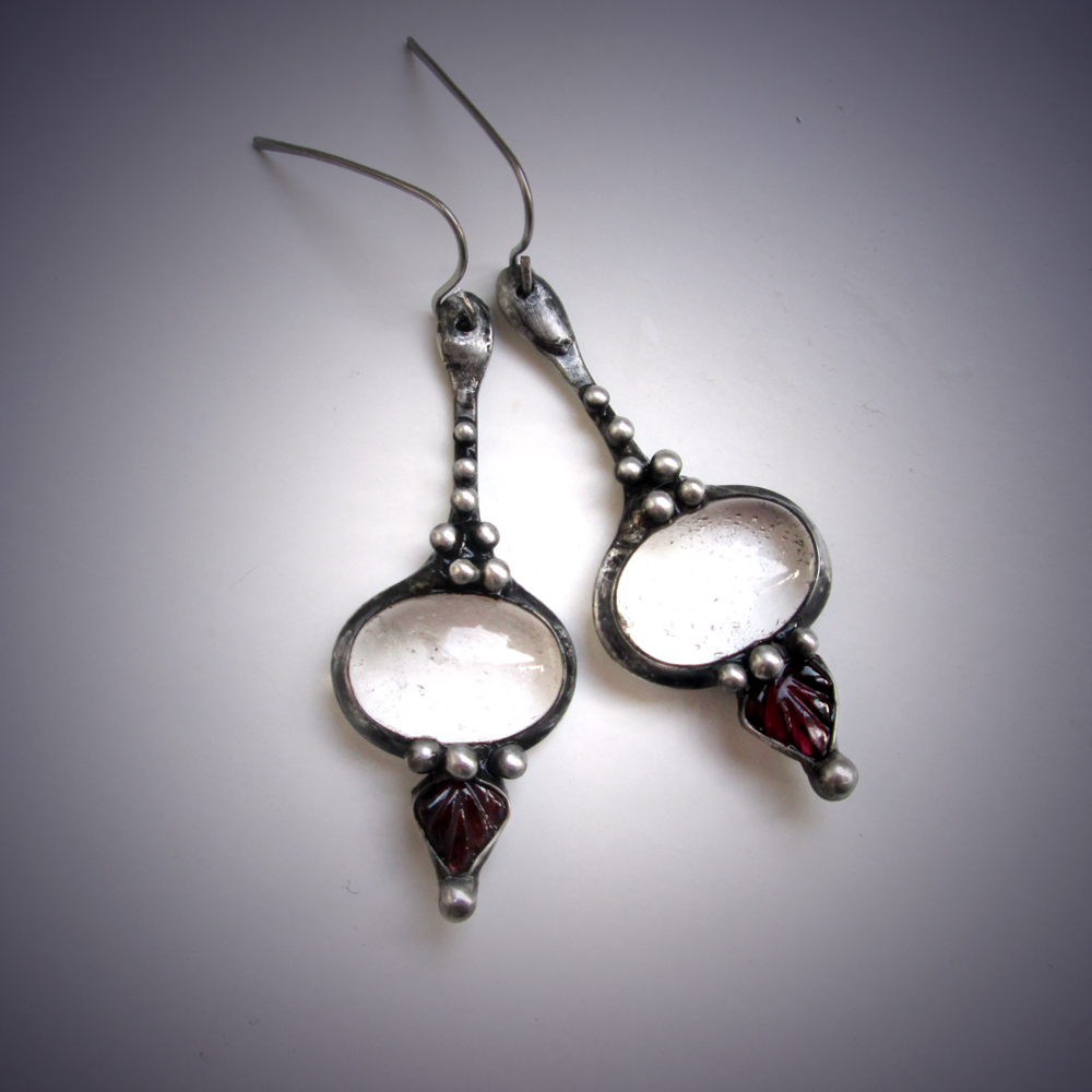 Křišťál s granátem