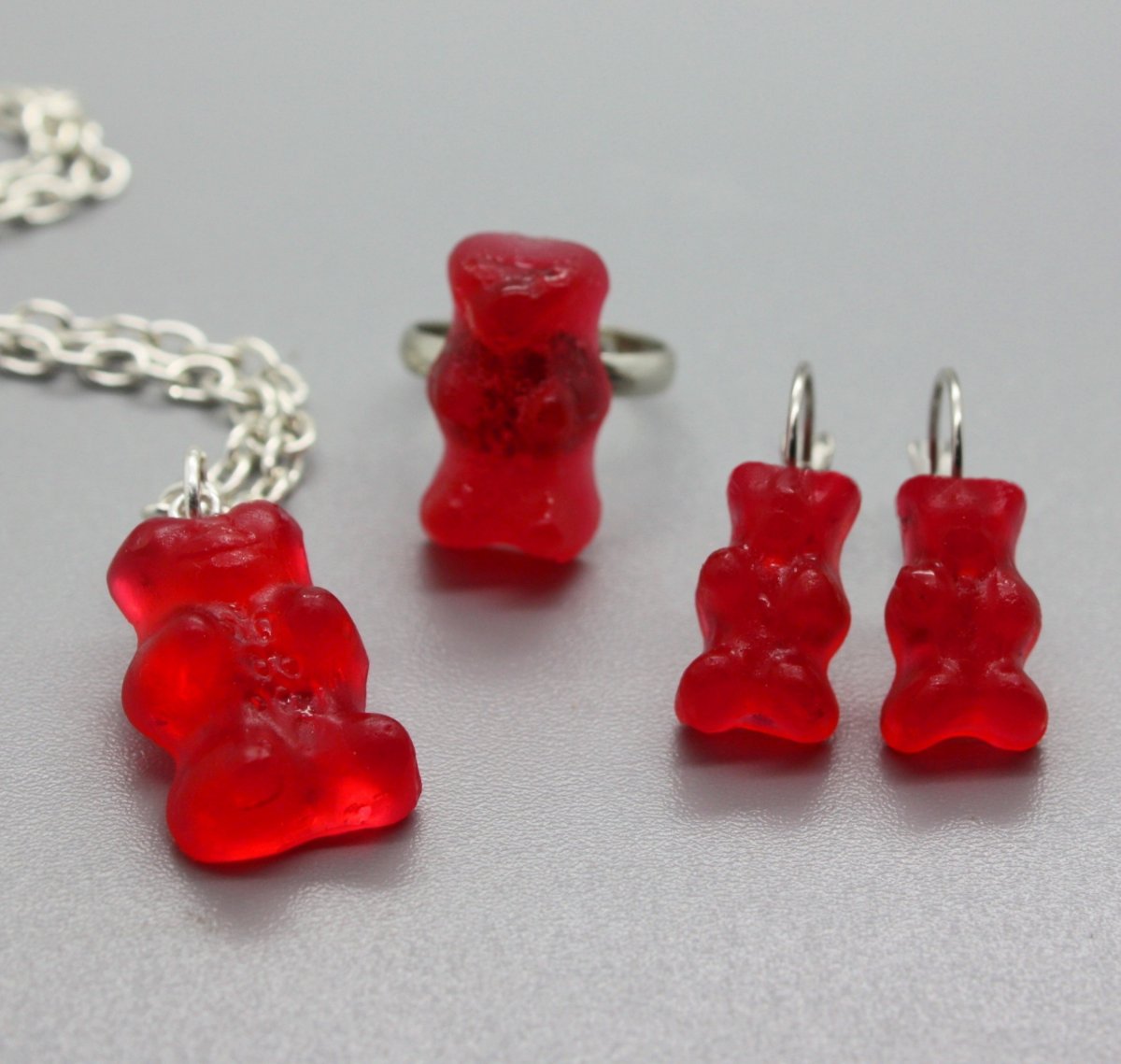 sada .. gumoví medvídci haribo 