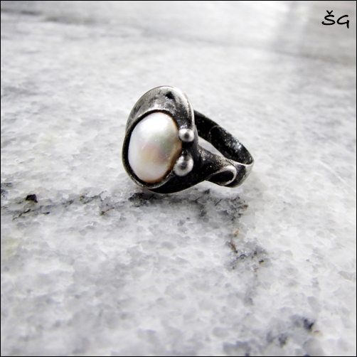 Prsten - ,,s perličkou"
