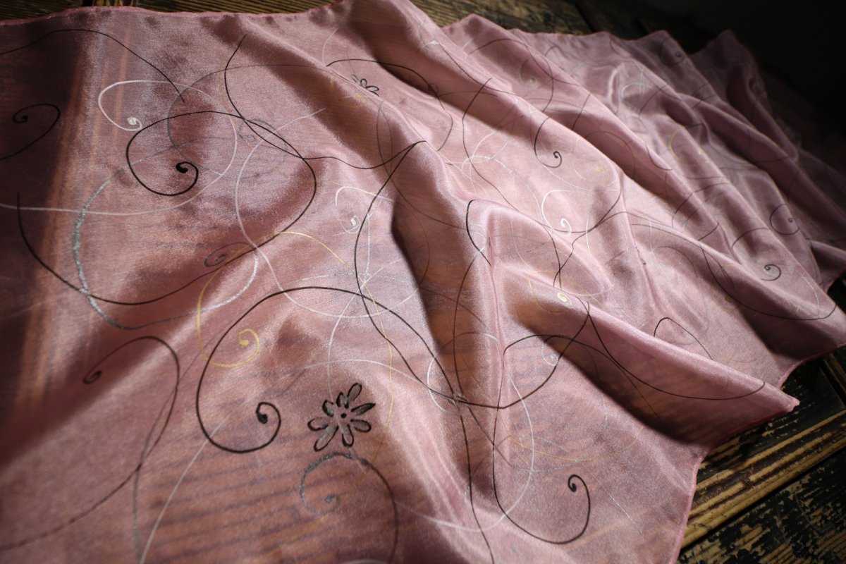 Růžový spirálový šál