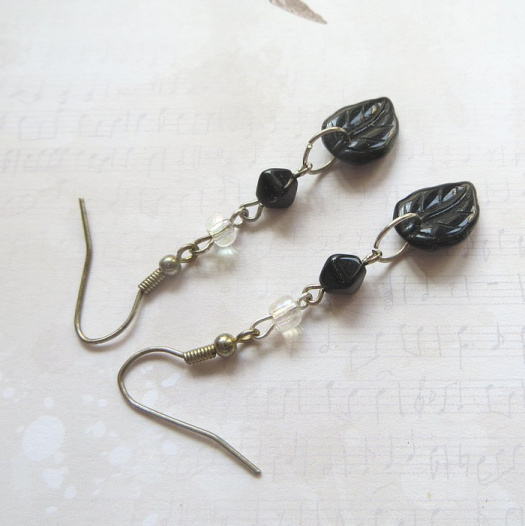 Náušnice s černými lístky   (NA7444)