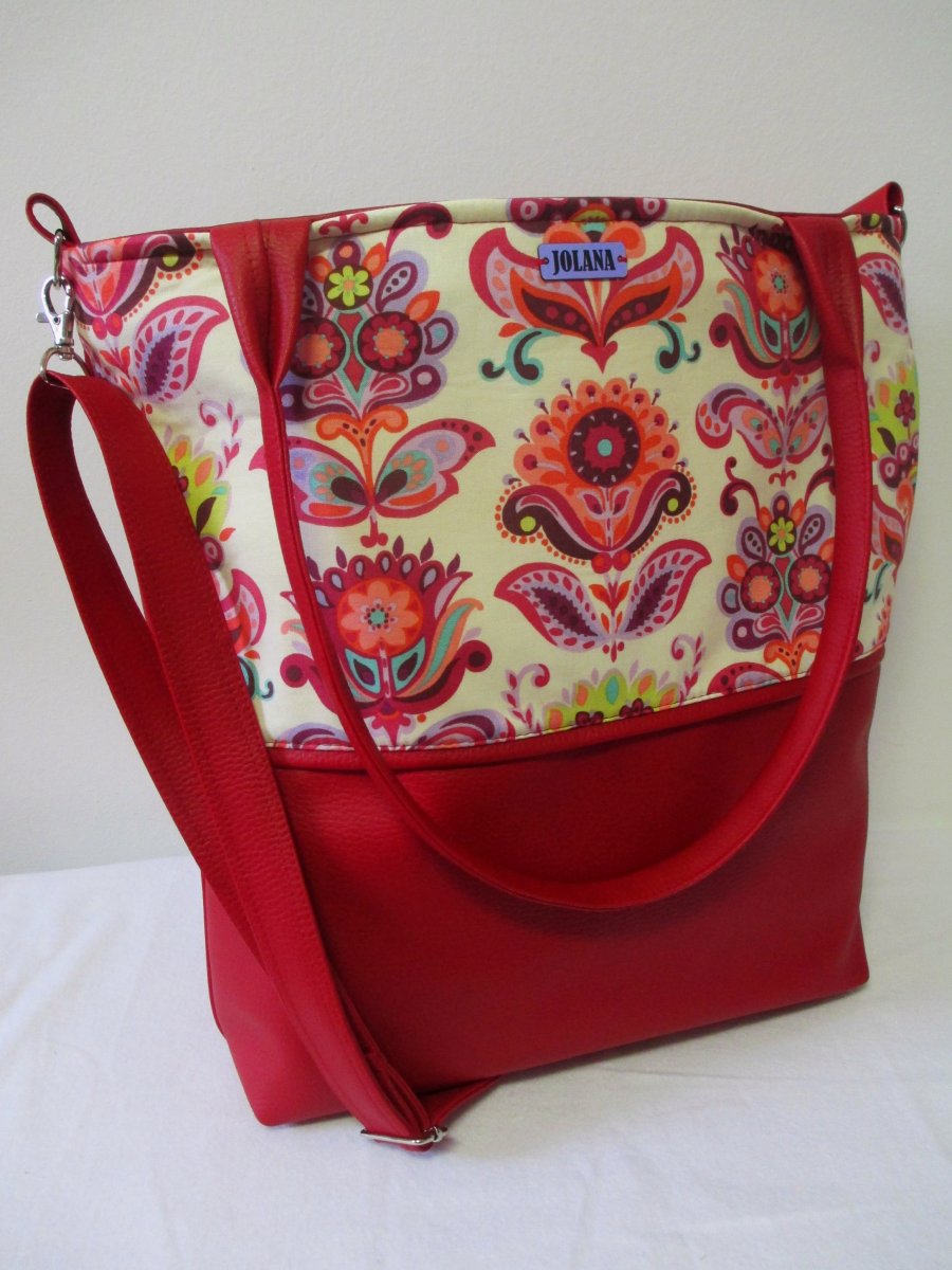 Kabelka červená louka