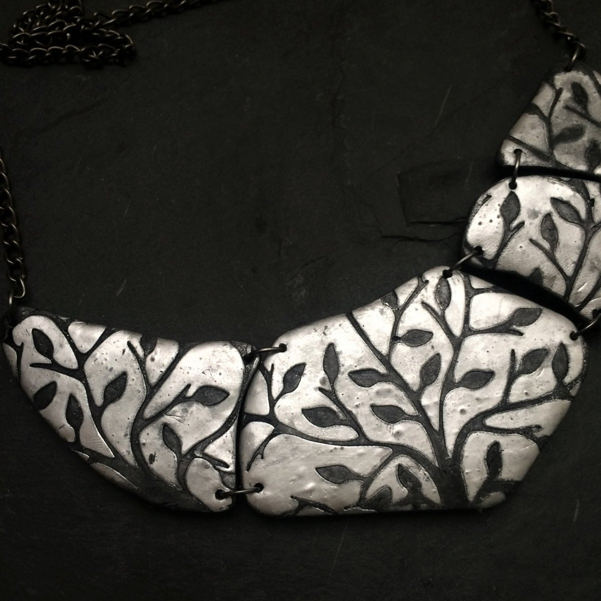 Náhrdelník- Stříbrnočerný 