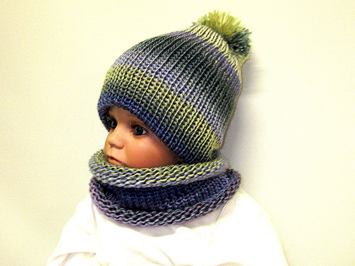 Čepice s bambulí a nákrčník 