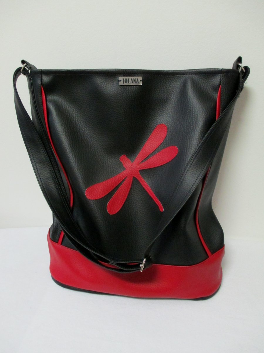 Kabelka červená vážka