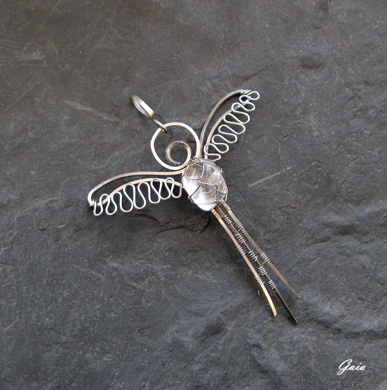 Malý přítel....s křišťálem...přívěsek z chirurgické oceli