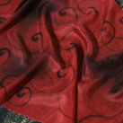 Černočervený šál