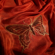 Motýli - červený hedvábný šál