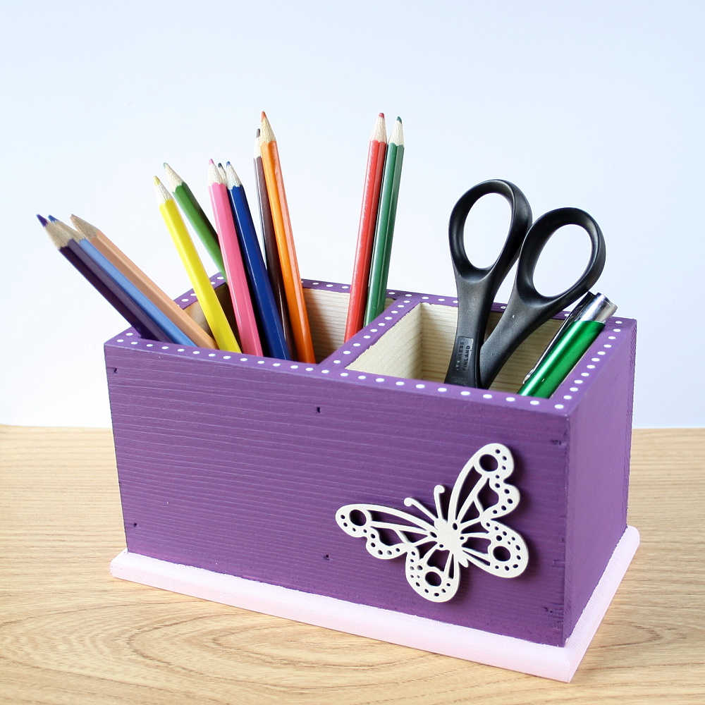 Dvojitý tužkovník s motýlem