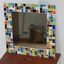 barevné mozaikové zrcadlo