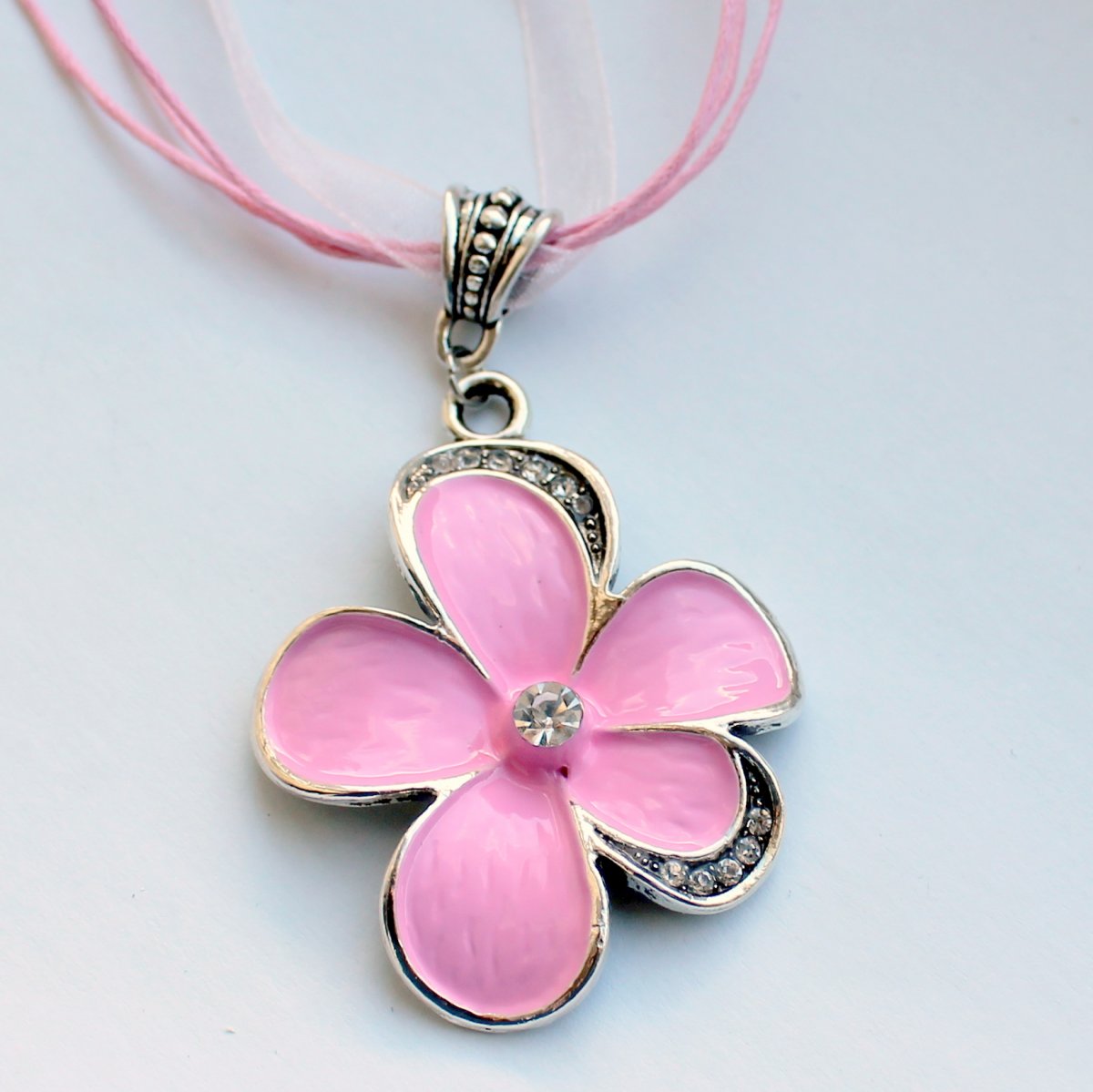 Květinkový náhrdelník