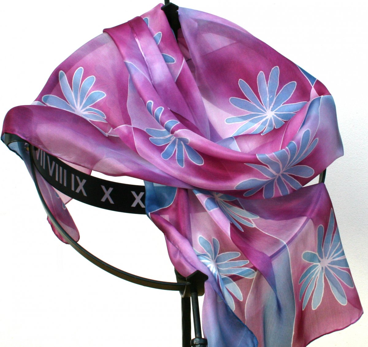 Hedvábná šála: Kvítky vínovo-modré