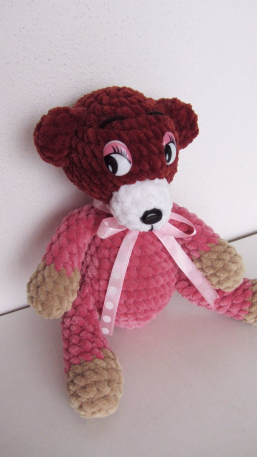 Háčkovaný medvídek Laura