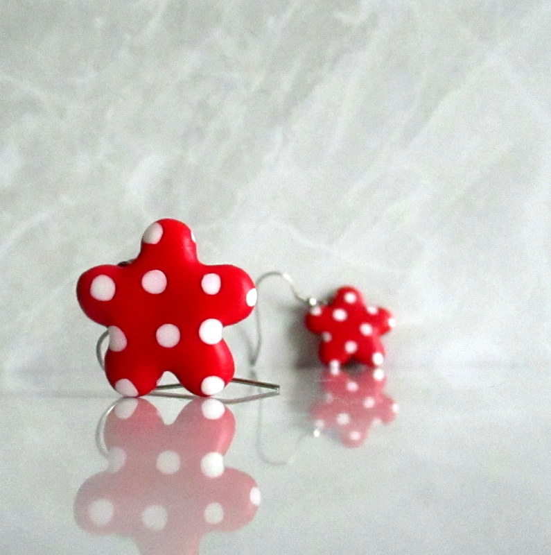 Květinové náušnice s puntíky