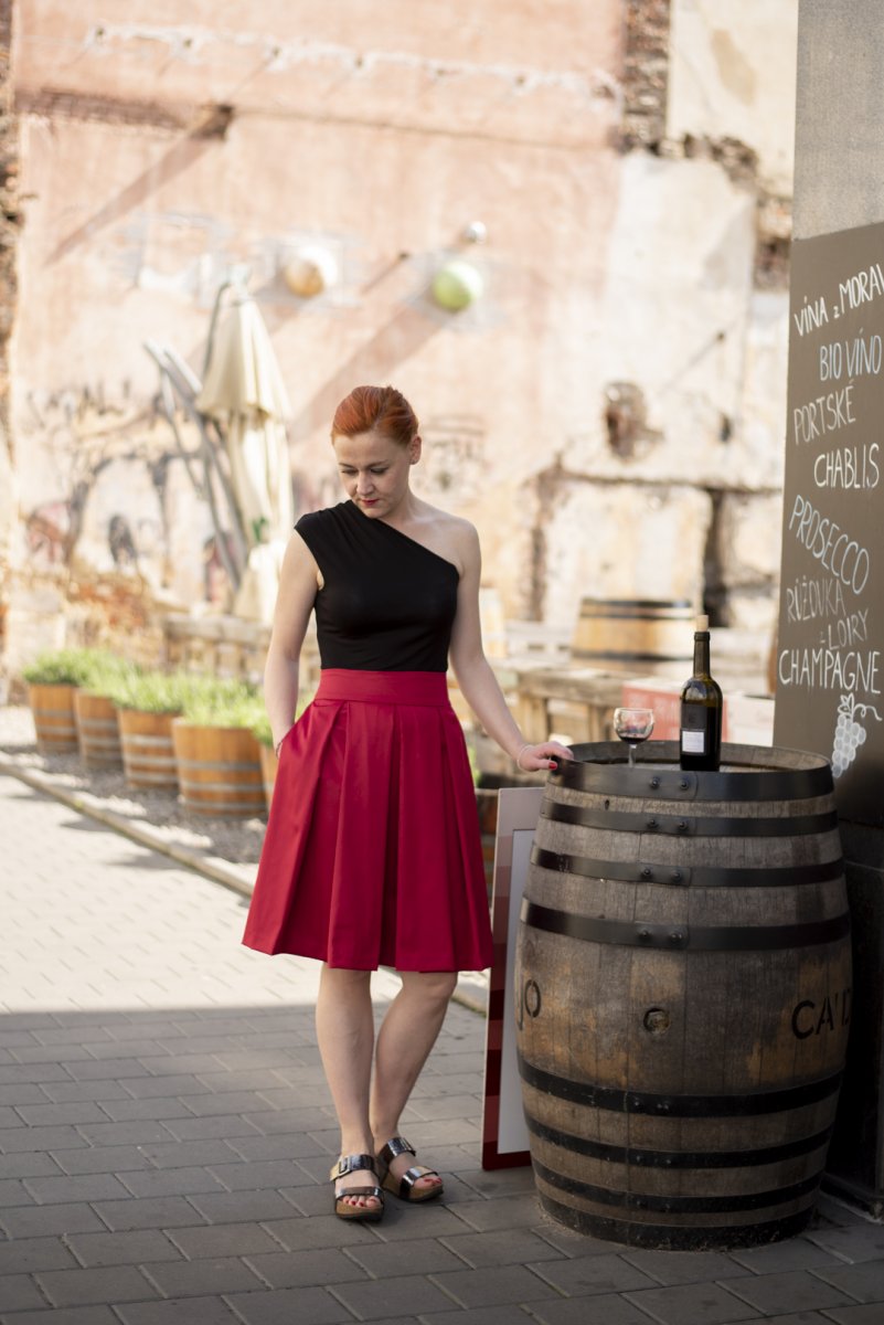 Společenská sukně s kapsami, velikost M - VÝPRODEJ