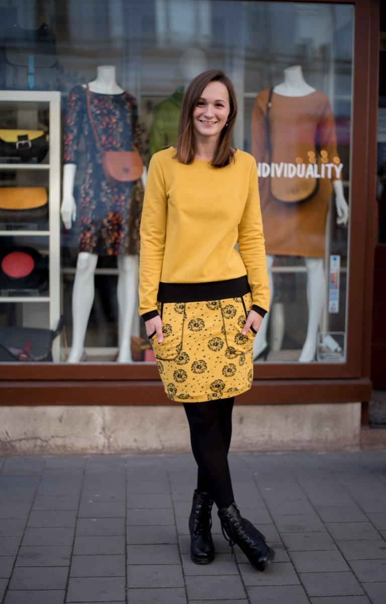 Šaty pampeliškové chmýří na žluté, velikost S - XL