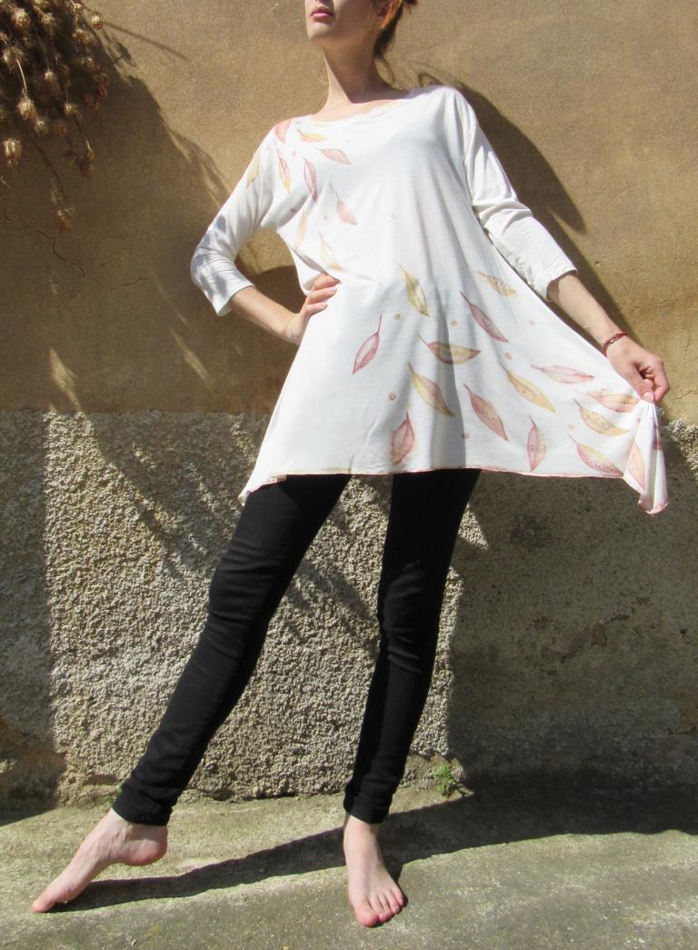 ELEGANTNÍ, RUČNĚ MALOVANÁ TUNIKA