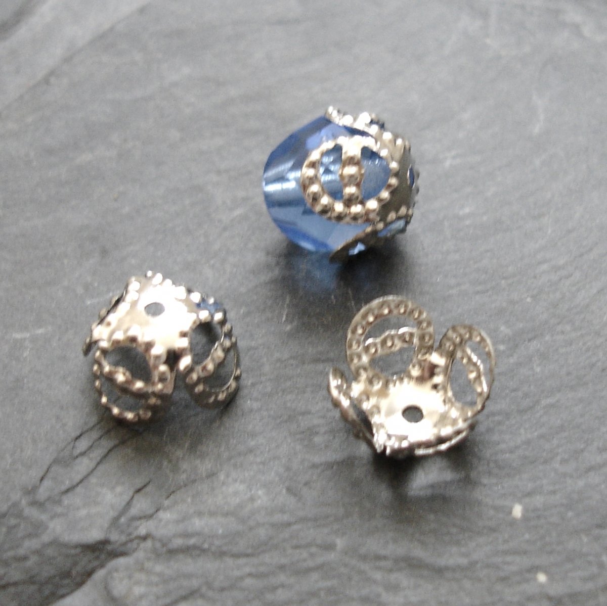 Kaplík 8mm - platinový - 20 ks