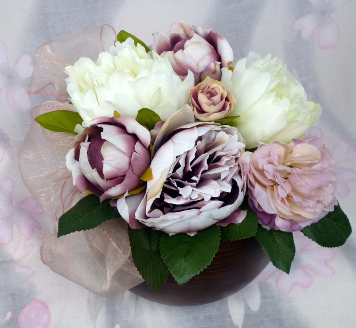 Kristýna_kytice pivoněk v čokoládové kouli