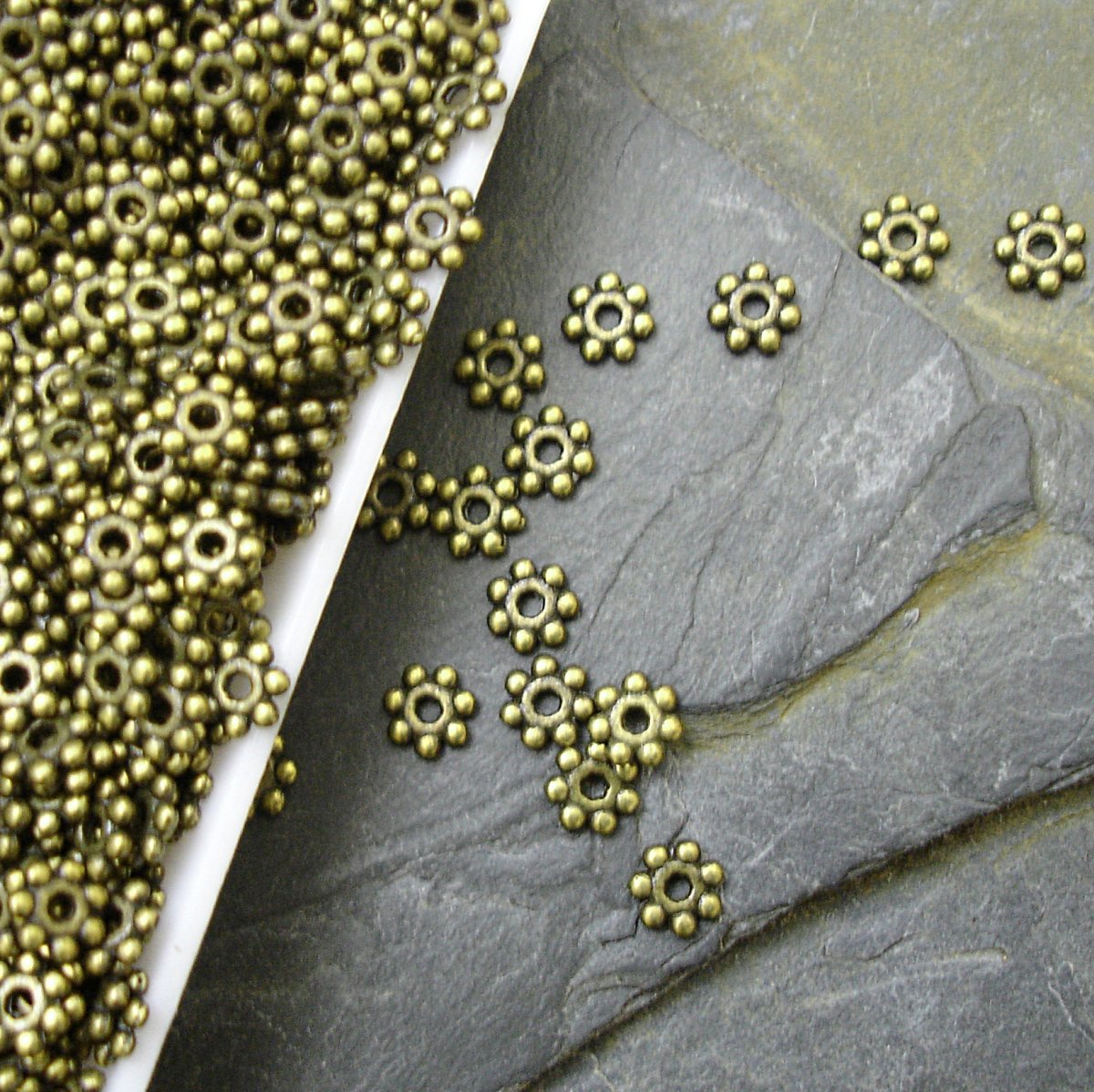 *Korálek kytička 4mm - starobronzový - 50 ks