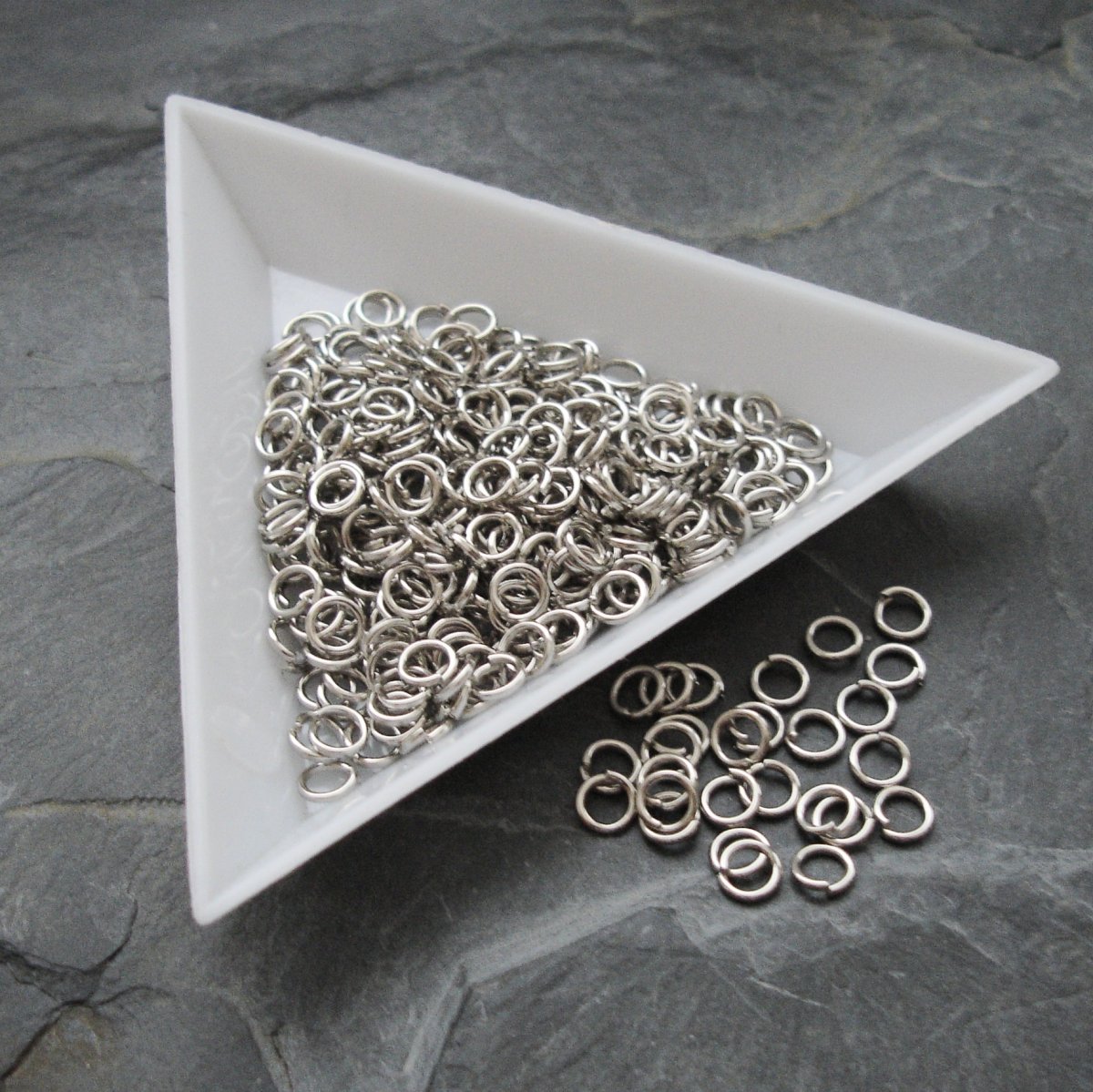 Spojovací kroužky 4mm -  platinové - 100 ks
