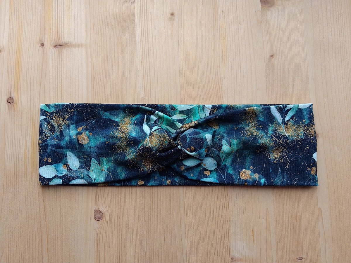 Čelenka překřížena Lístečky