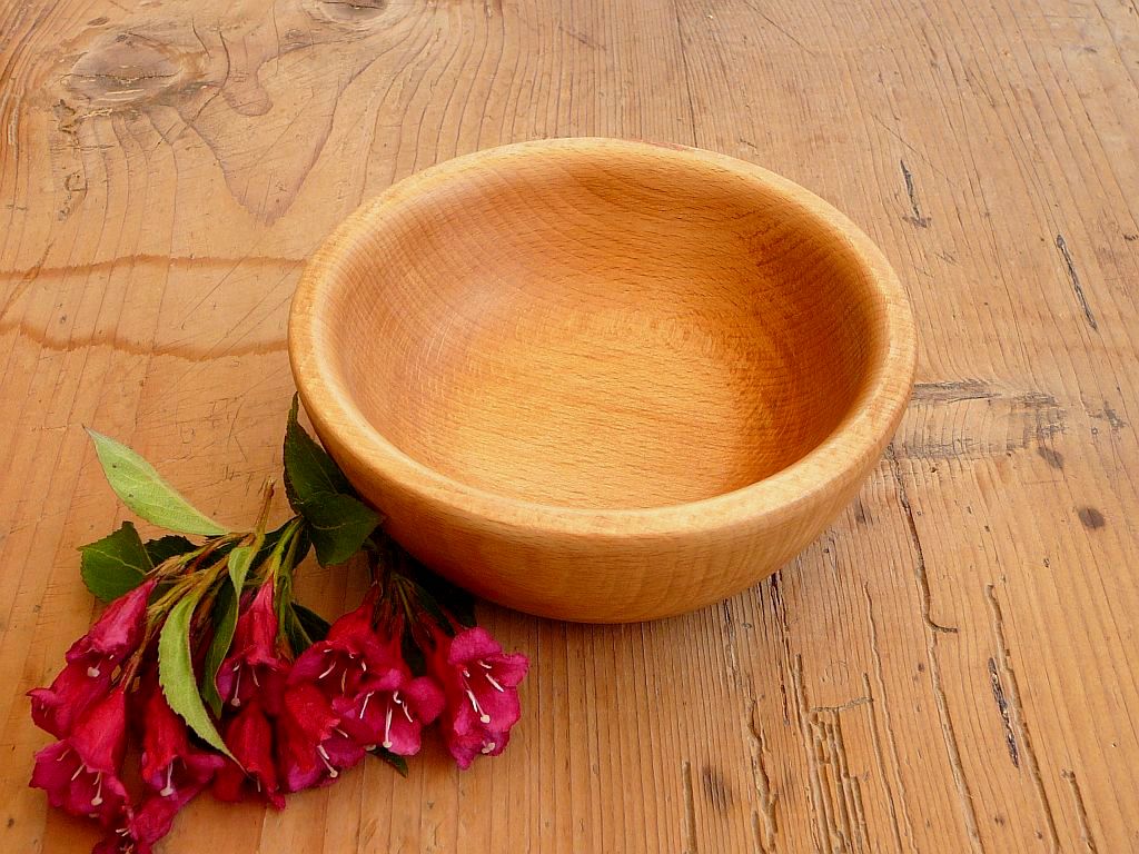 Dřevěná miska M0093 - buk, ø 16 cm.