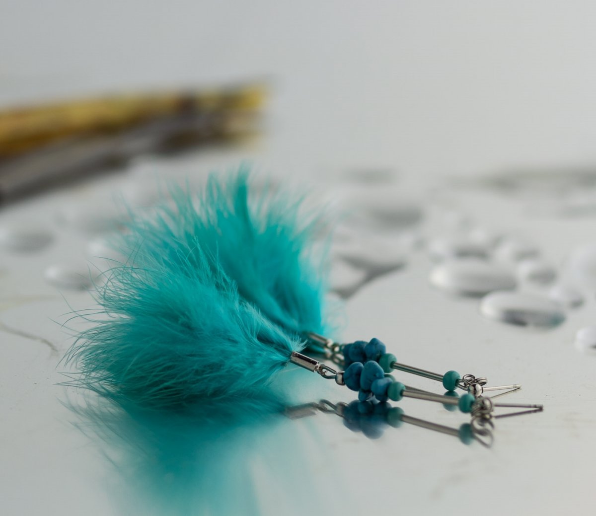 peříčkové náušnice s minerály